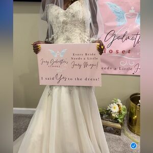 Maggie Sottero Wedding Dress - Size 12 - Never Worn